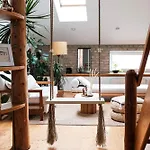 White Loft Riga In City Center With 2 King Size Beds