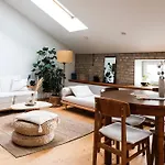 White Loft Riga In City Center With 2 King Size Beds