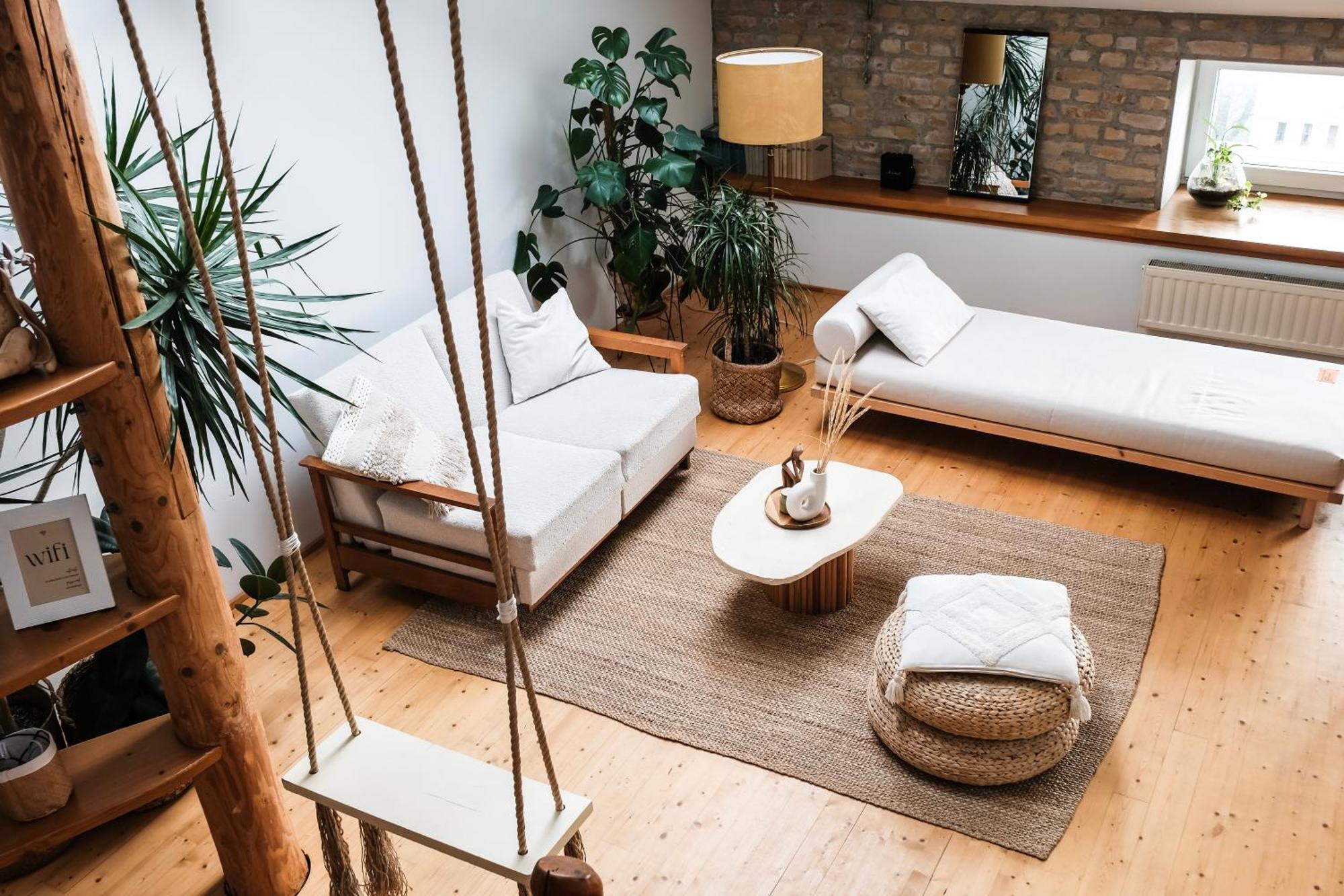 White Loft In Center With 2 King Size Beds *