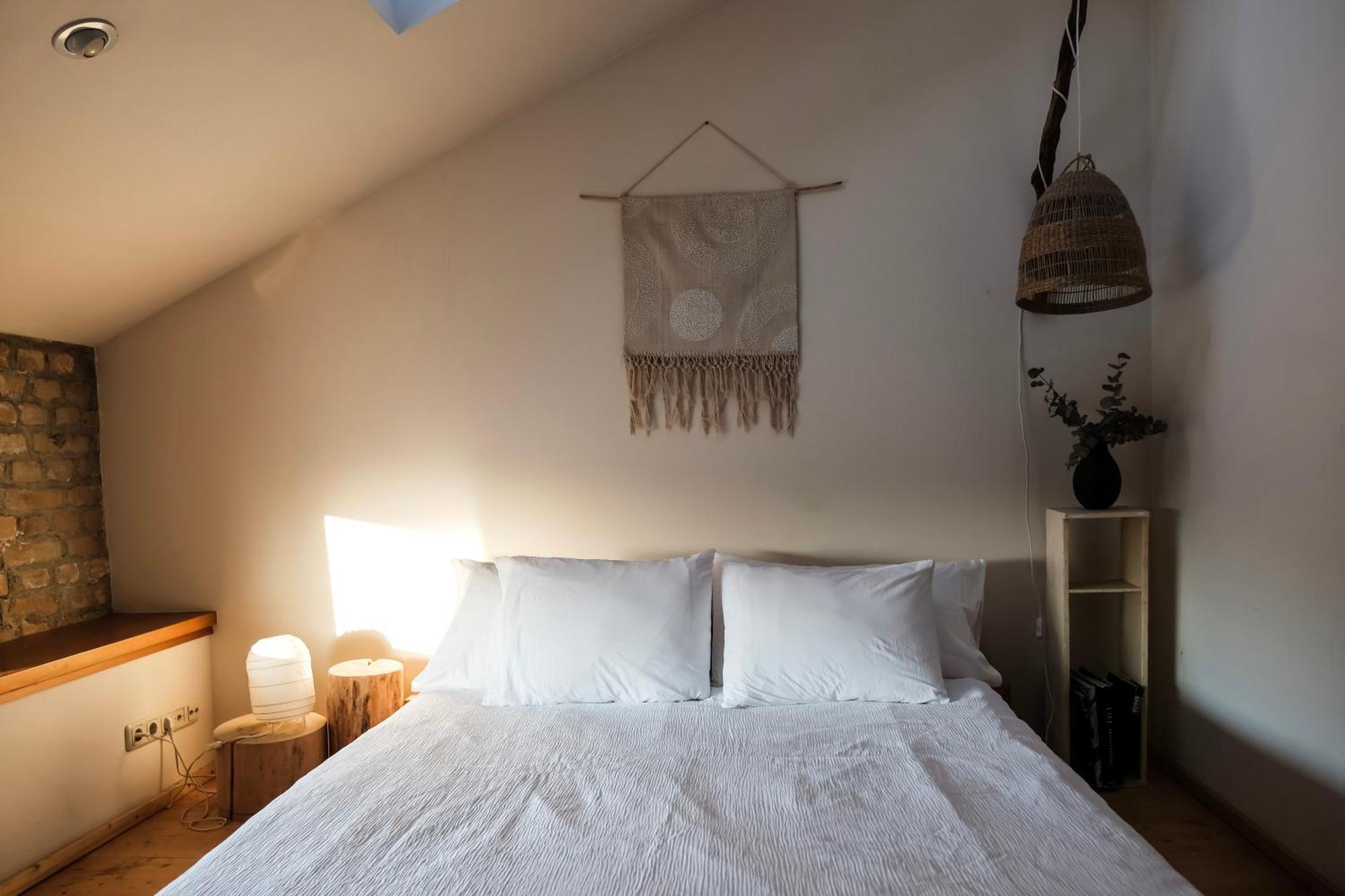 White Loft In Center With 2 King Size Beds *