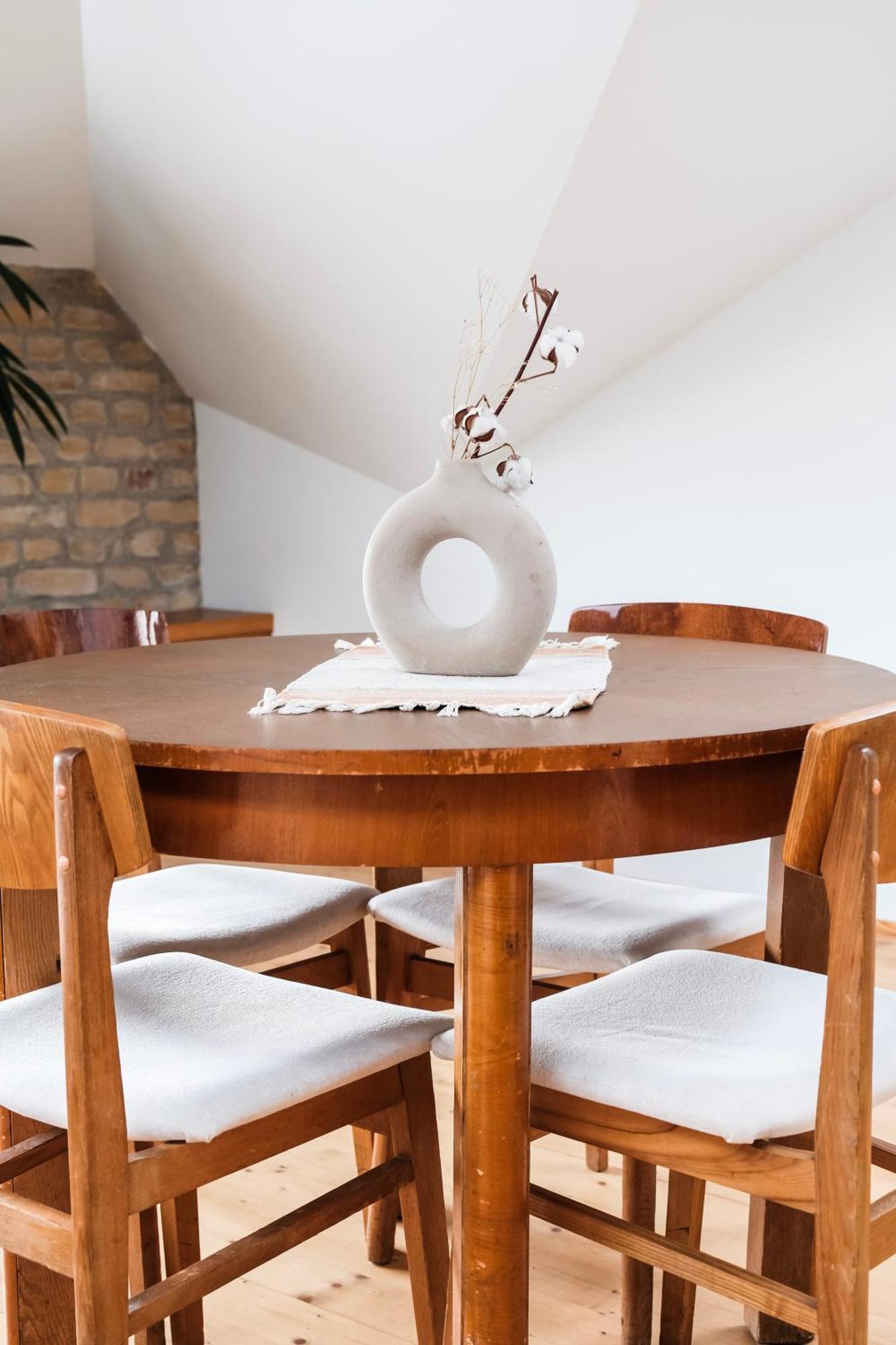 White Loft In Center With 2 King Size Beds *