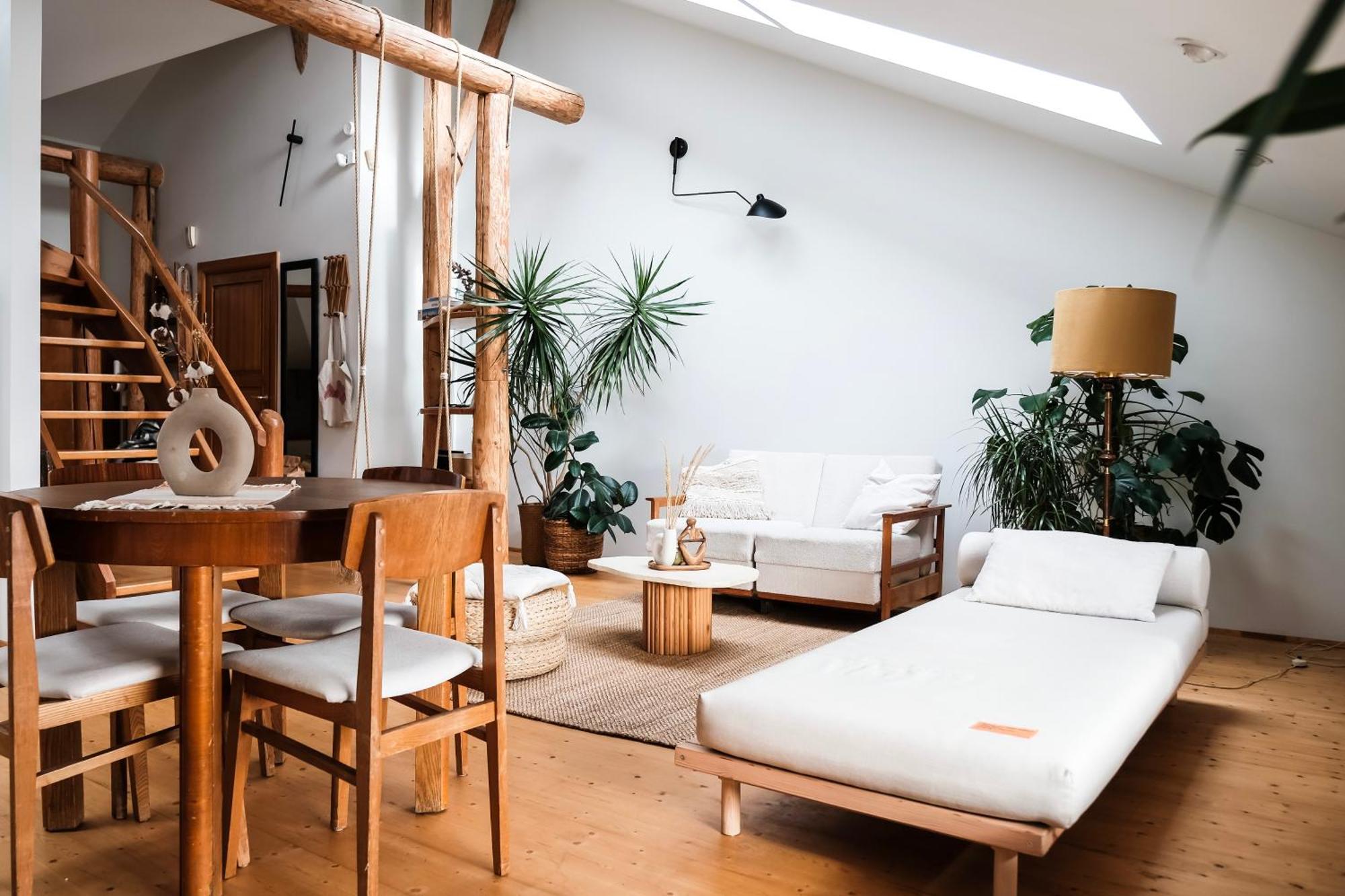 White Loft In Center With 2 King Size Beds