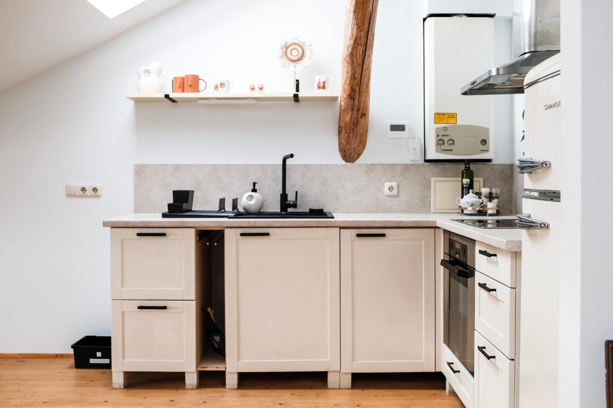 White Loft In Center With 2 King Size Beds Appartement