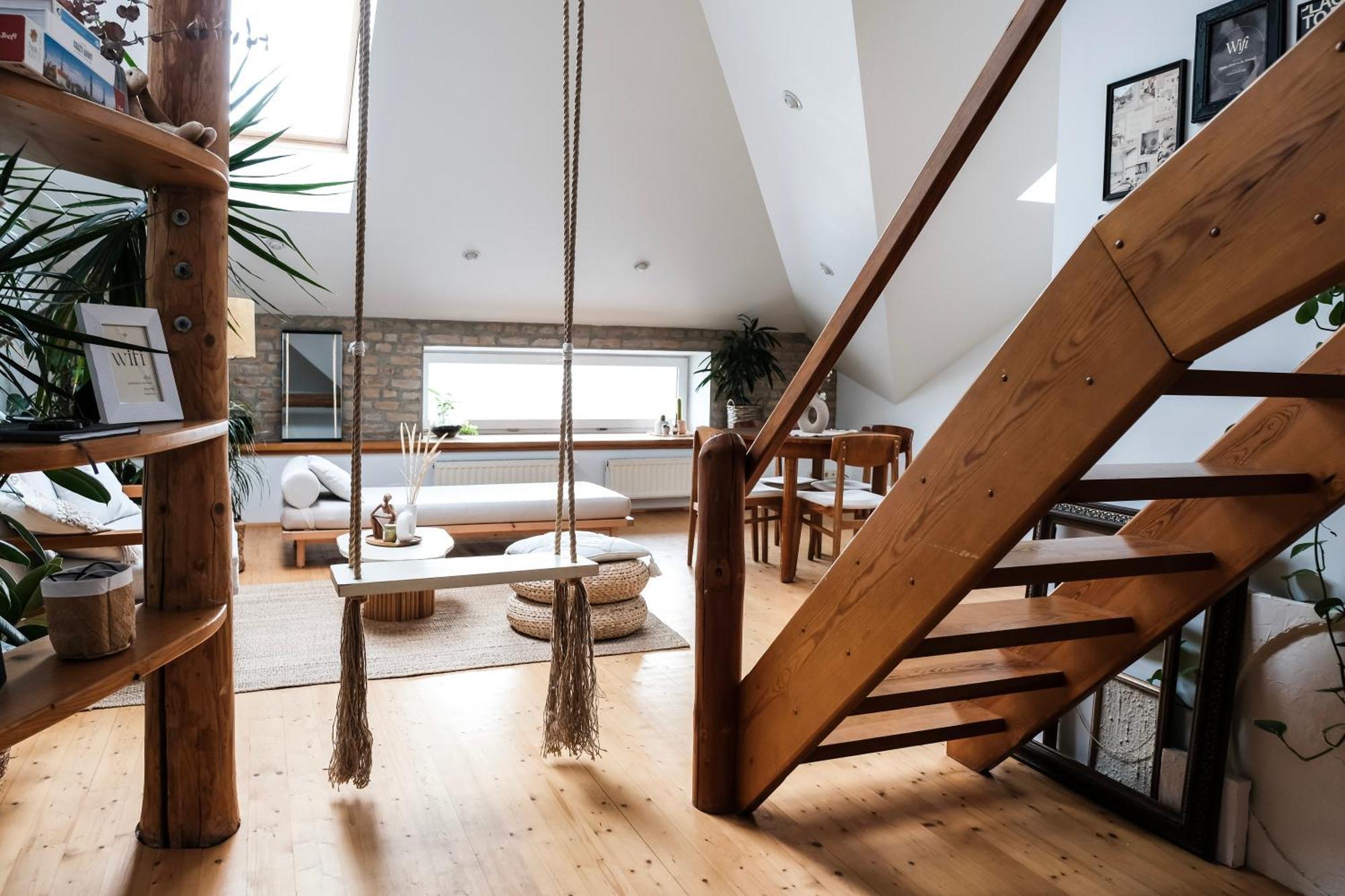 White Loft In Center With 2 King Size Beds *